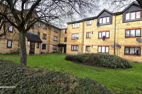 Studio to rent, Milestone Close, Edmonton N9 9GA