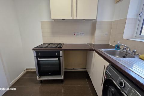 Studio to rent, Milestone Close, Edmonton N9 9GA