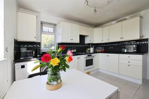 2 bedroom flat for sale, Castle Road, Salisbury