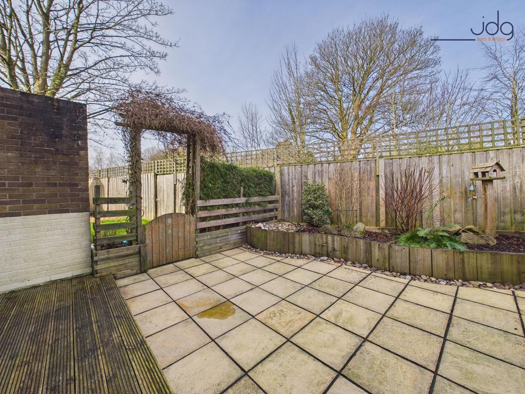 Courtyard leading to the Garden