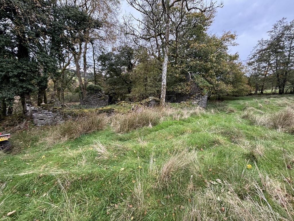 Land around cae garw