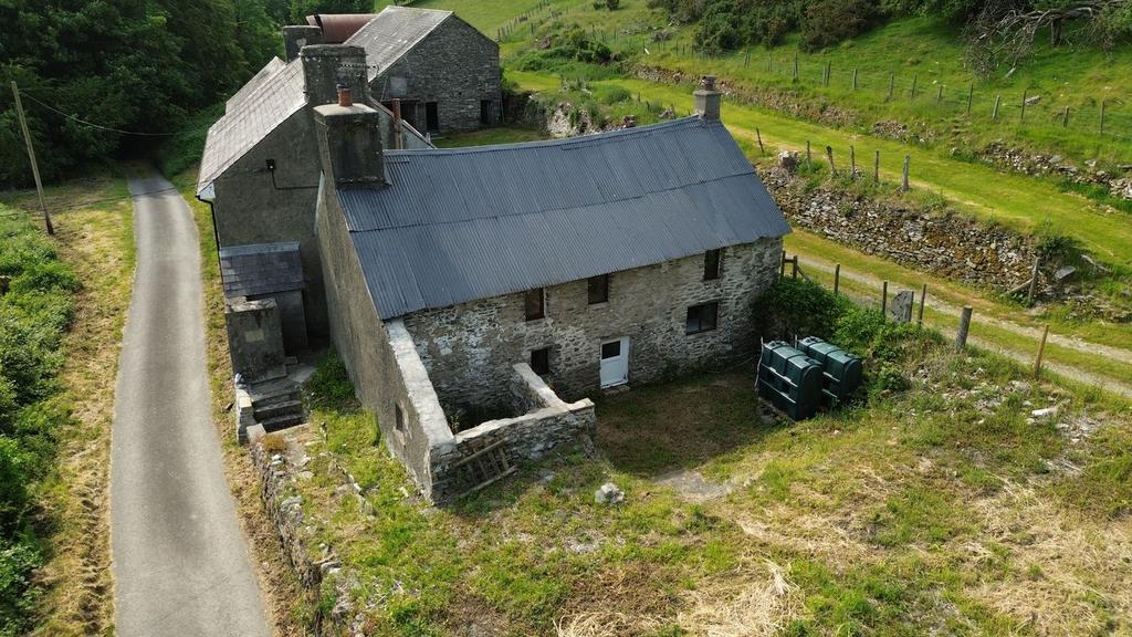 House in Cellan, Tafnardy, Llanfair Clydogau - View 2