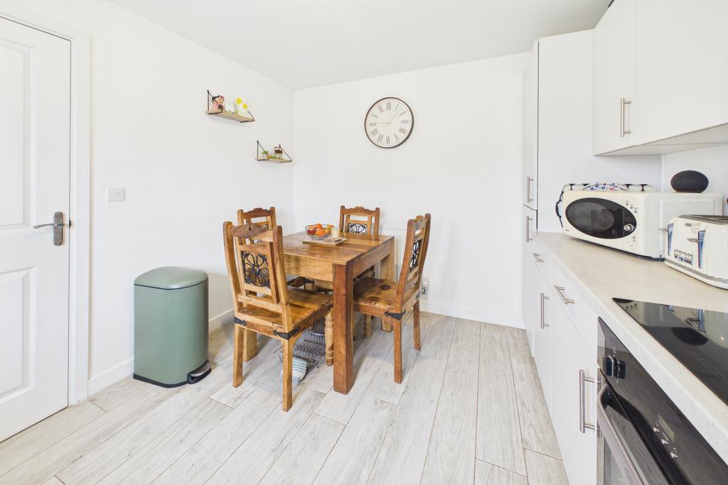 Kitchen / Dining Area