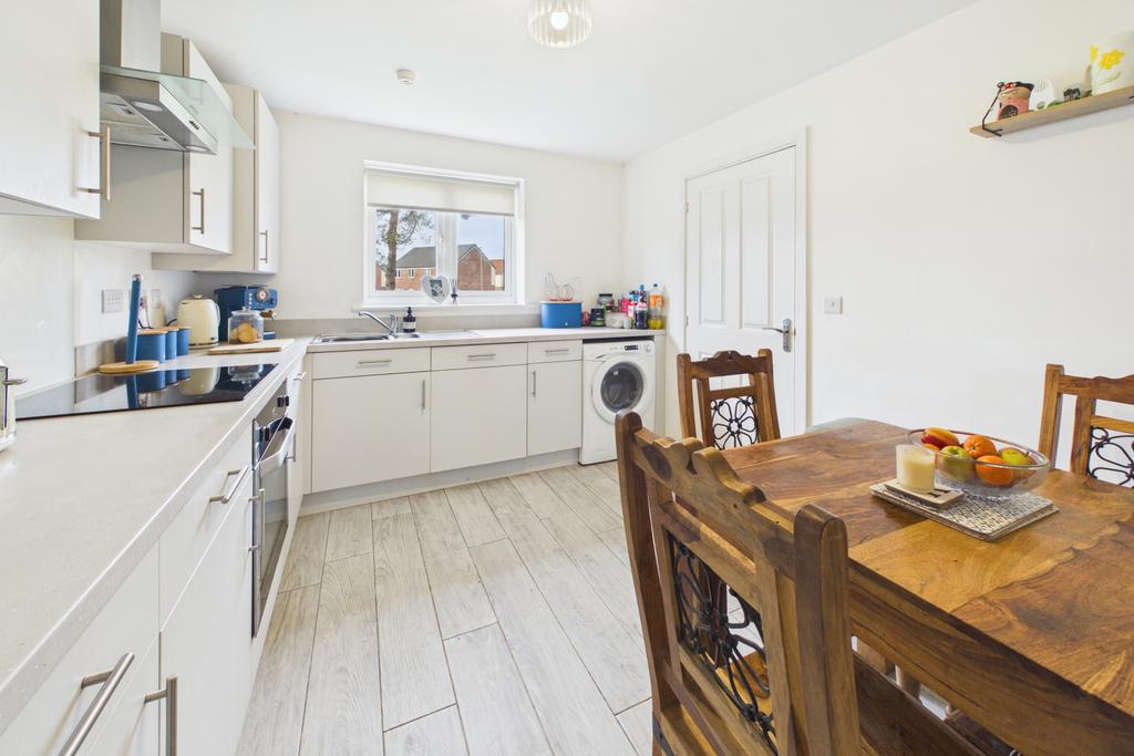 Kitchen / Dining Area