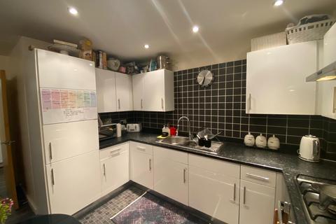 2 bedroom flat to rent, Falling Lane, Yiewsley UB7