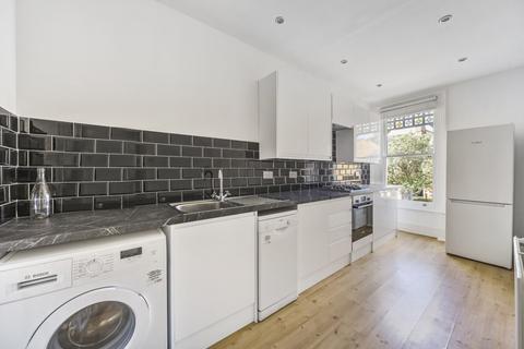 2 bedroom flat to rent, Louisville Road, London, SW17