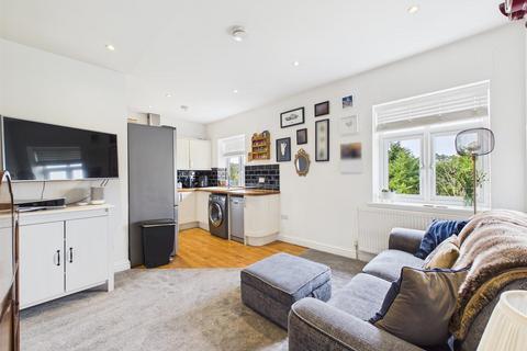 2 bedroom flat for sale, Downs Road, Coulsdon CR5