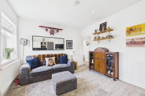 2 bedroom flat for sale, Downs Road, Coulsdon CR5