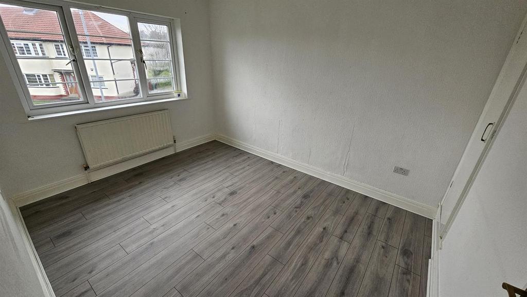 40 RG- Bedroom.jpeg