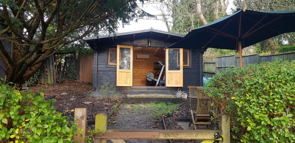 11 wood cabin.jpg