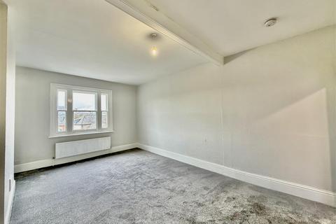 3 bedroom apartment to rent, Upper Square, Isleworth TW7