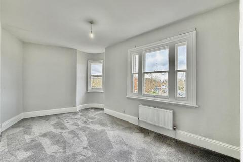3 bedroom apartment to rent, Upper Square, Isleworth TW7