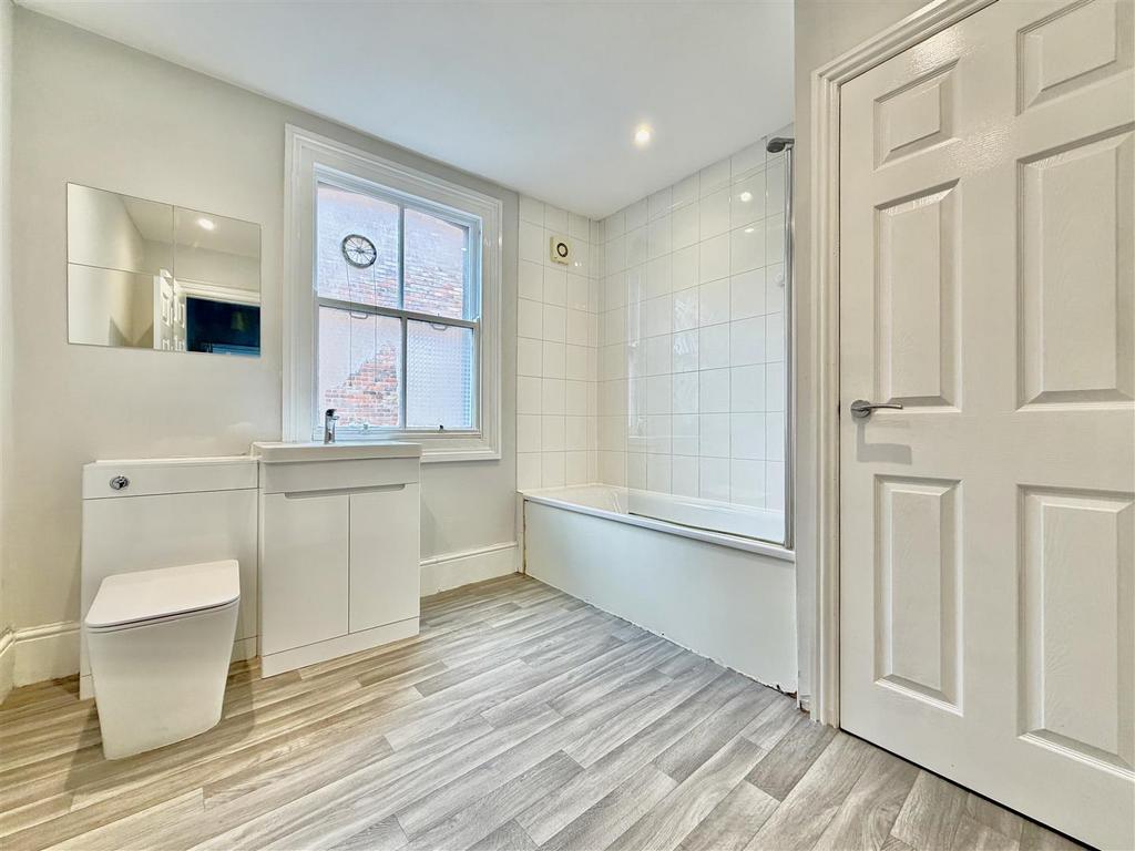 Family Bathroom/ WC