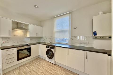 2 bedroom apartment to rent, Upper Square, Isleworth TW7