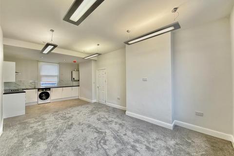 2 bedroom apartment to rent, Upper Square, Isleworth TW7