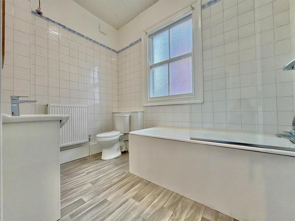 Family Bathroom/ WC
