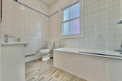 2 bedroom apartment to rent, Upper Square, Isleworth TW7