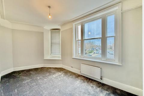 2 bedroom apartment to rent, Upper Square, Isleworth TW7