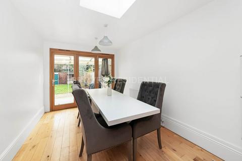3 bedroom semi-detached house for sale, Eton Avenue, New Malden