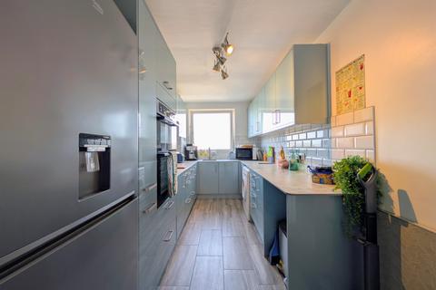 2 bedroom apartment for sale, West Parade, Worthing
