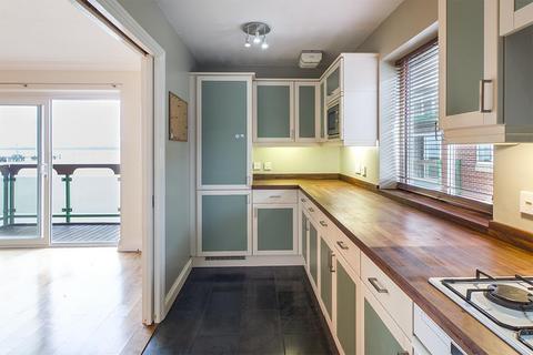 2 bedroom flat to rent, Pacific Close, Southampton