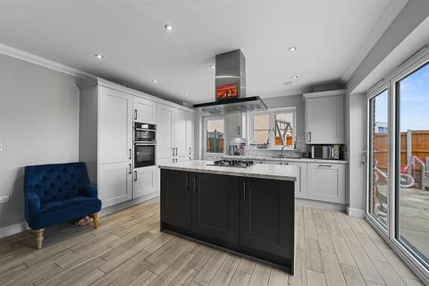 3 bedroom semi-detached house for sale, The Avenue, Lawford Green