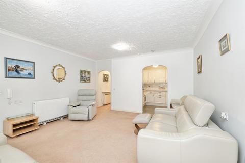 2 bedroom ground floor flat for sale, High Street, Bushey