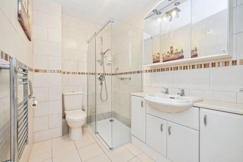 2 bedroom ground floor flat for sale, High Street, Bushey