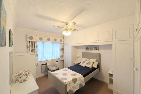 2 bedroom ground floor flat for sale, High Street, Bushey