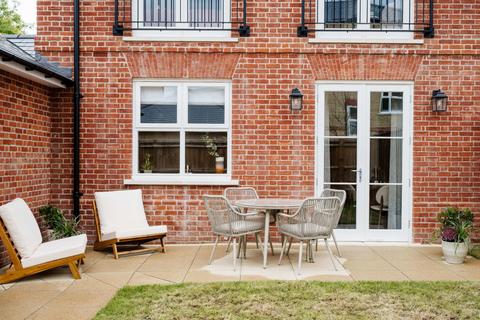 4 bedroom semi-detached house for sale, Daffodil Crescent, Barnet EN4