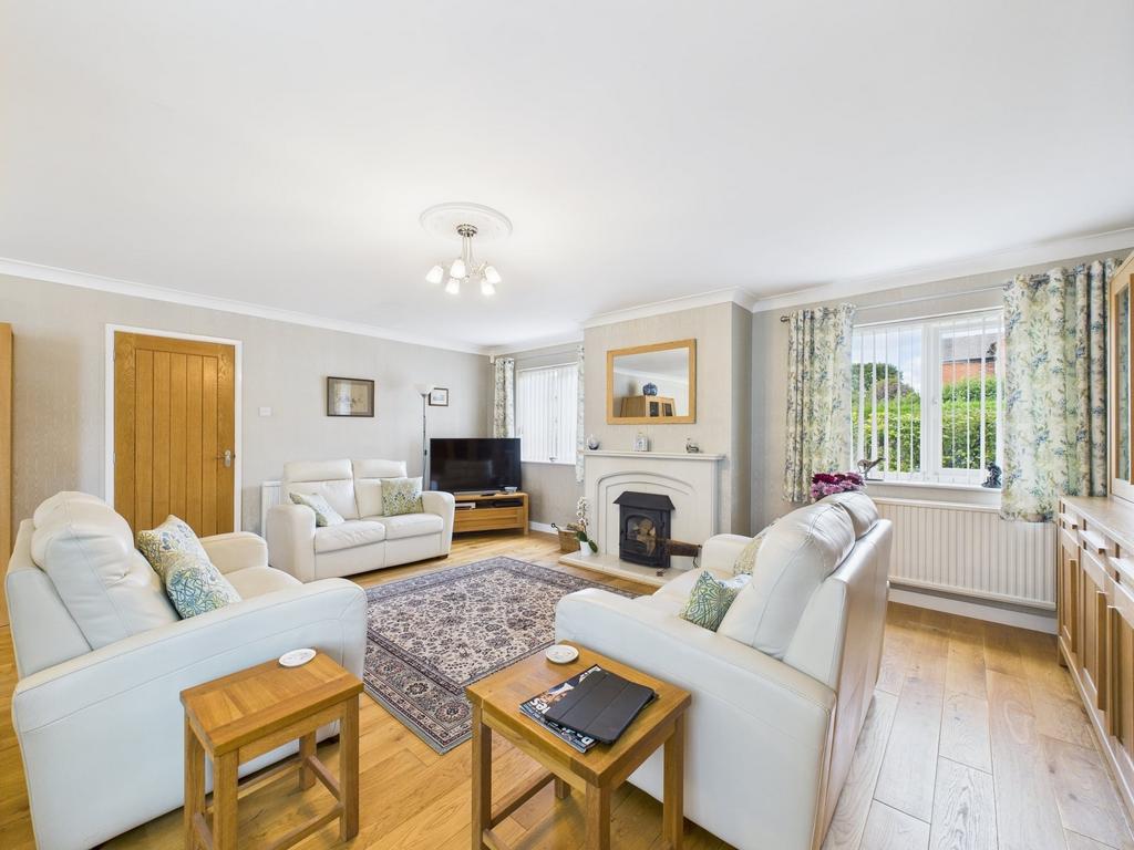 Open plan lounge & dining room