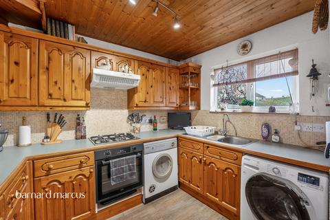 3 bedroom end of terrace house for sale, Chestnut Grove, Mitcham