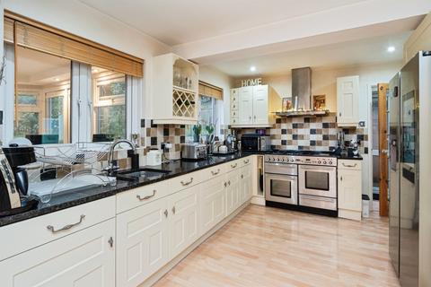 4 bedroom semi-detached house for sale, Hazelwood Close, Tunbridge Wells