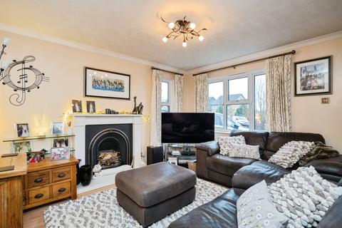 4 bedroom semi-detached house for sale, Hazelwood Close, Tunbridge Wells