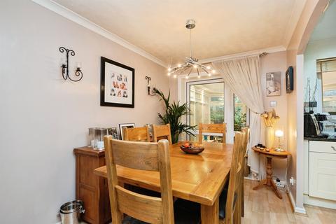 4 bedroom semi-detached house for sale, Hazelwood Close, Tunbridge Wells