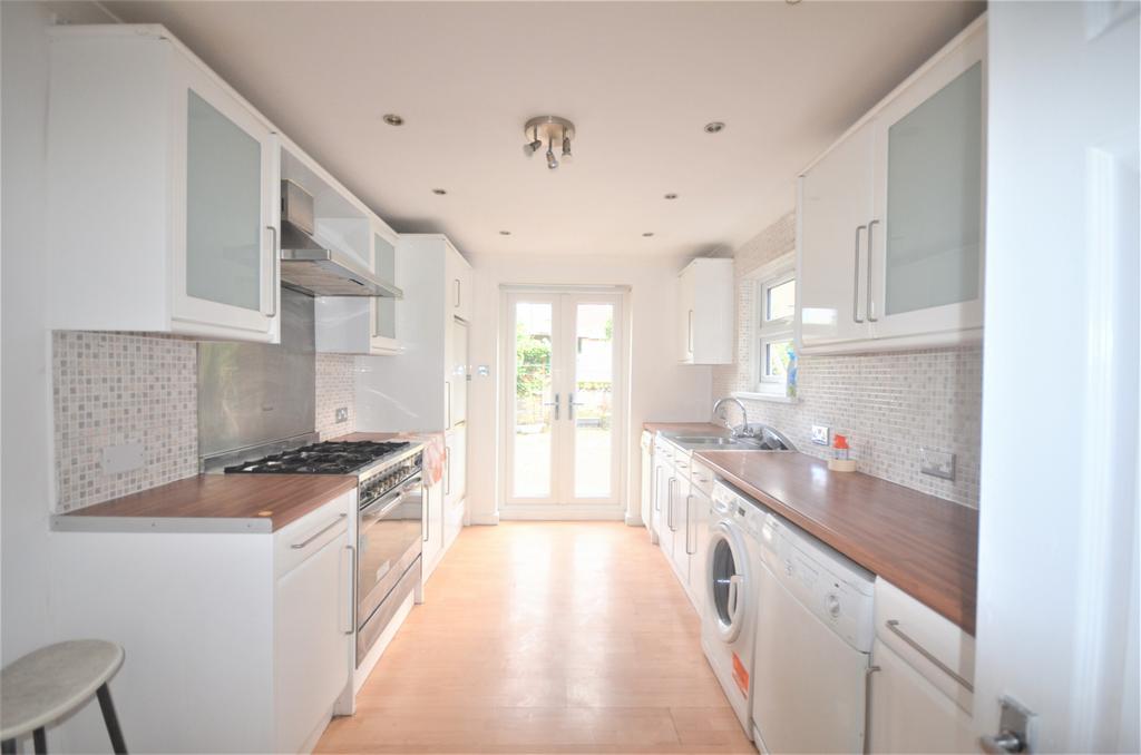 2 bed terraced house to rent Aldborough Road Sout