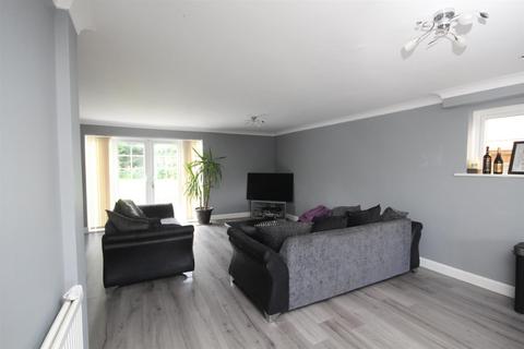 undefined, Brook Road, Brentwood