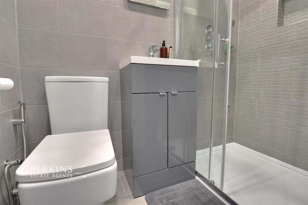 SHOWER ROOM.jpg
