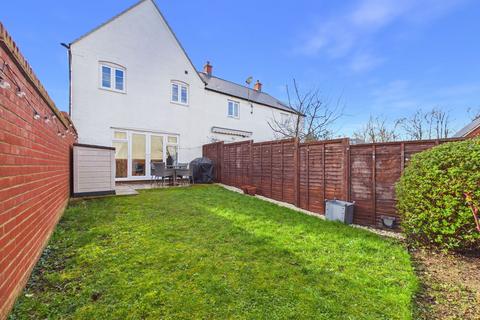 3 bedroom end of terrace house for sale, Catch Yard Road, Silverstone, NN12
