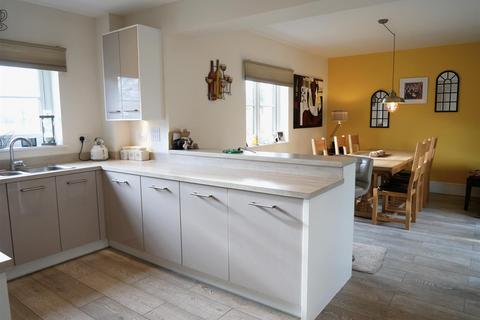 4 bedroom detached house for sale, Morgans Road, Calne