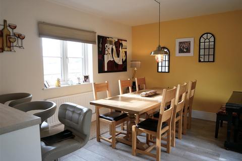 4 bedroom detached house for sale, Morgans Road, Calne