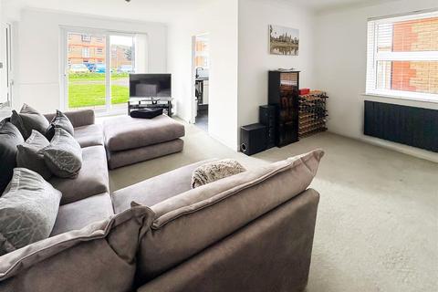 2 bedroom property for sale, Sea Road, Rustington BN16