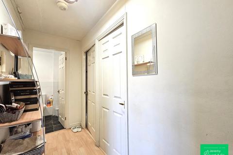 2 bedroom flat to rent, 25 Simms Gardens, N2 8