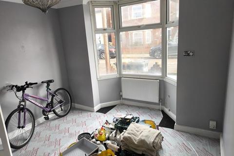 undefined, 3 Bedroom Terrace House Queens Park Bedford