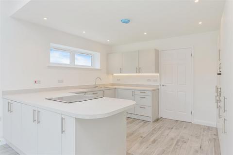 2 bedroom house to rent, Portland Drive, Merstham RH1