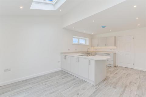 2 bedroom house to rent, Portland Drive, Merstham RH1