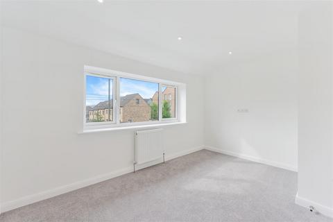 2 bedroom house to rent, Portland Drive, Merstham RH1