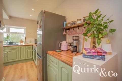 3 bedroom bungalow for sale, Meynell Avenue, Canvey Island, SS8
