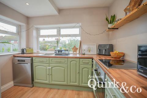 3 bedroom bungalow for sale, Meynell Avenue, Canvey Island, SS8
