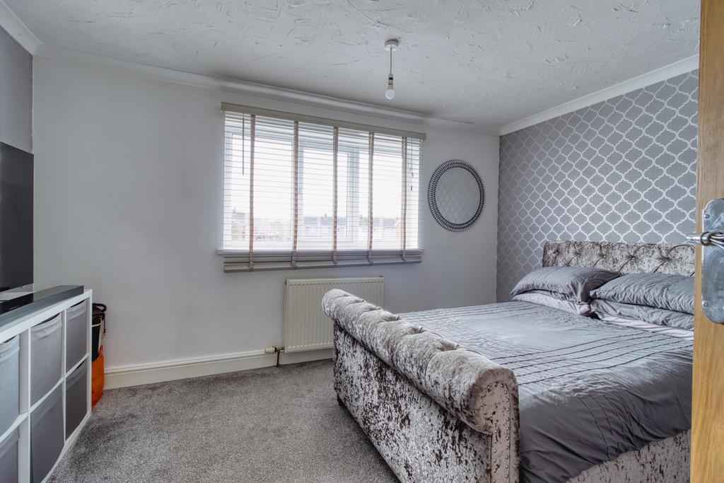 Bedroom One - Ewe Move Swindon South